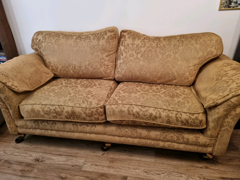 Nguyên nhân sofa bị lún đệm và cách khắc phục hiệu quả