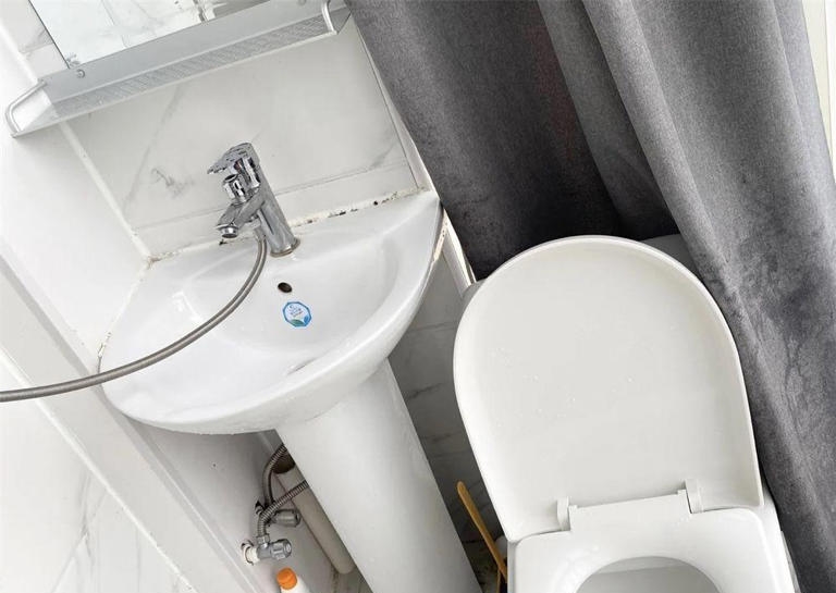 Cải tạo ban công thành phòng tắm trong nhà 6m2, sau 3 tháng sử dụng, cô gái lên tiếng cảnh báo ai định làm theo- Ảnh 2. Cải tạo ban công thành phòng tắm trong nhà 6m2, sau 3 tháng sử dụng, cô gái lên tiếng cảnh báo ai định làm theo- Ảnh 2.