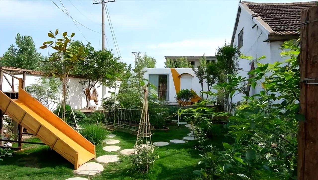 Cặp vợ chồng 40 tuổi bỏ phố về quê, cải tạo nhà cũ và sống một cuộc sống tối giản nhiều người mơ ước- Ảnh 2. Cặp vợ chồng 40 tuổi bỏ phố về quê, cải tạo nhà cũ và sống một cuộc sống tối giản nhiều người mơ ước- Ảnh 2.