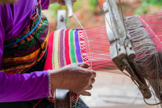 Người Kinh đi chợ thổ cẩm sắm đồ đón Tết - Ảnh 38. Người Kinh đi chợ thổ cẩm sắm đồ đón Tết - Ảnh 38.