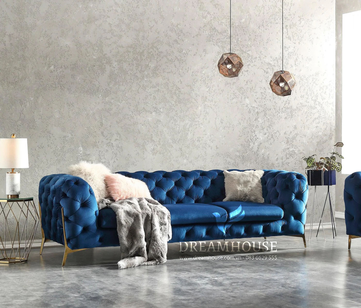 Cách trang trí gối sofa với ghế sofa màu xanh