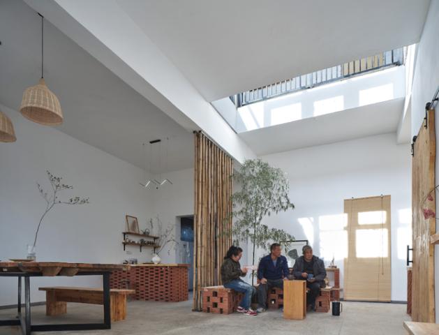 Nữ KTS 35 tuổi cùng bạn bè chi 1,4 tỷ đồng cải tạo căn nhà cũ thành biệt thự tiết kiệm năng lượng hơn 1.000m2: Không tốn tiền điện còn thắng giải thưởng quốc tế- Ảnh 4. Nữ KTS 35 tuổi cùng bạn bè chi 1,4 tỷ đồng cải tạo căn nhà cũ thành biệt thự tiết kiệm năng lượng hơn 1.000m2: Không tốn tiền điện còn thắng giải thưởng quốc tế- Ảnh 4.