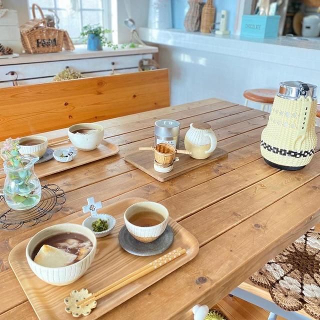 Ngôi nhà của người phụ nữ trung niên có khoảng sân vườn như Ngôi nhà của người phụ nữ trung niên có khoảng sân vườn như