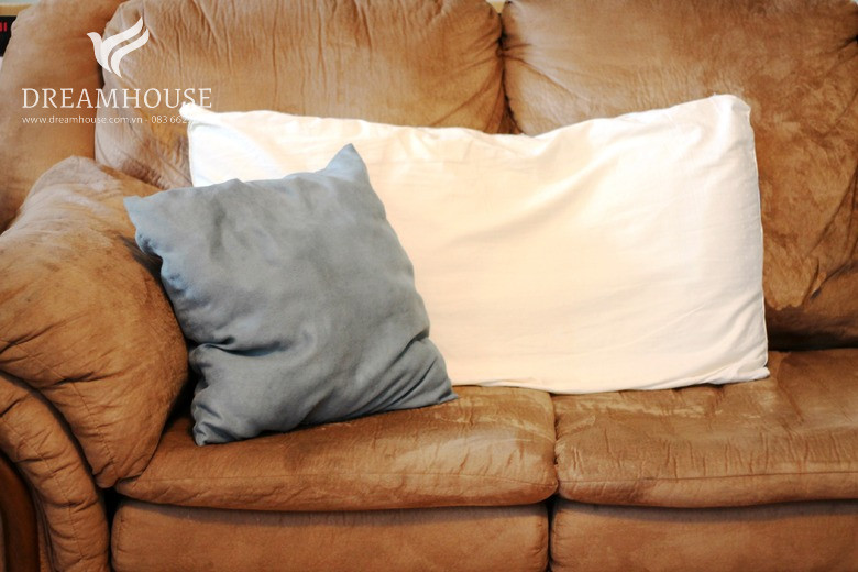 tong-hop-10-cach-lam-sach-ghe-sofa-bi-moc-don-gian-thuc-hien-ngay-tai-nha-4 Nguyên nhân khiến sofa da bị ẩm mốc