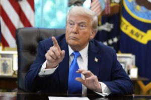 Tổng thống Donald Trump tại phòng Bầu dục, Nhà Trắng, ngày 19/9. Ảnh: AP