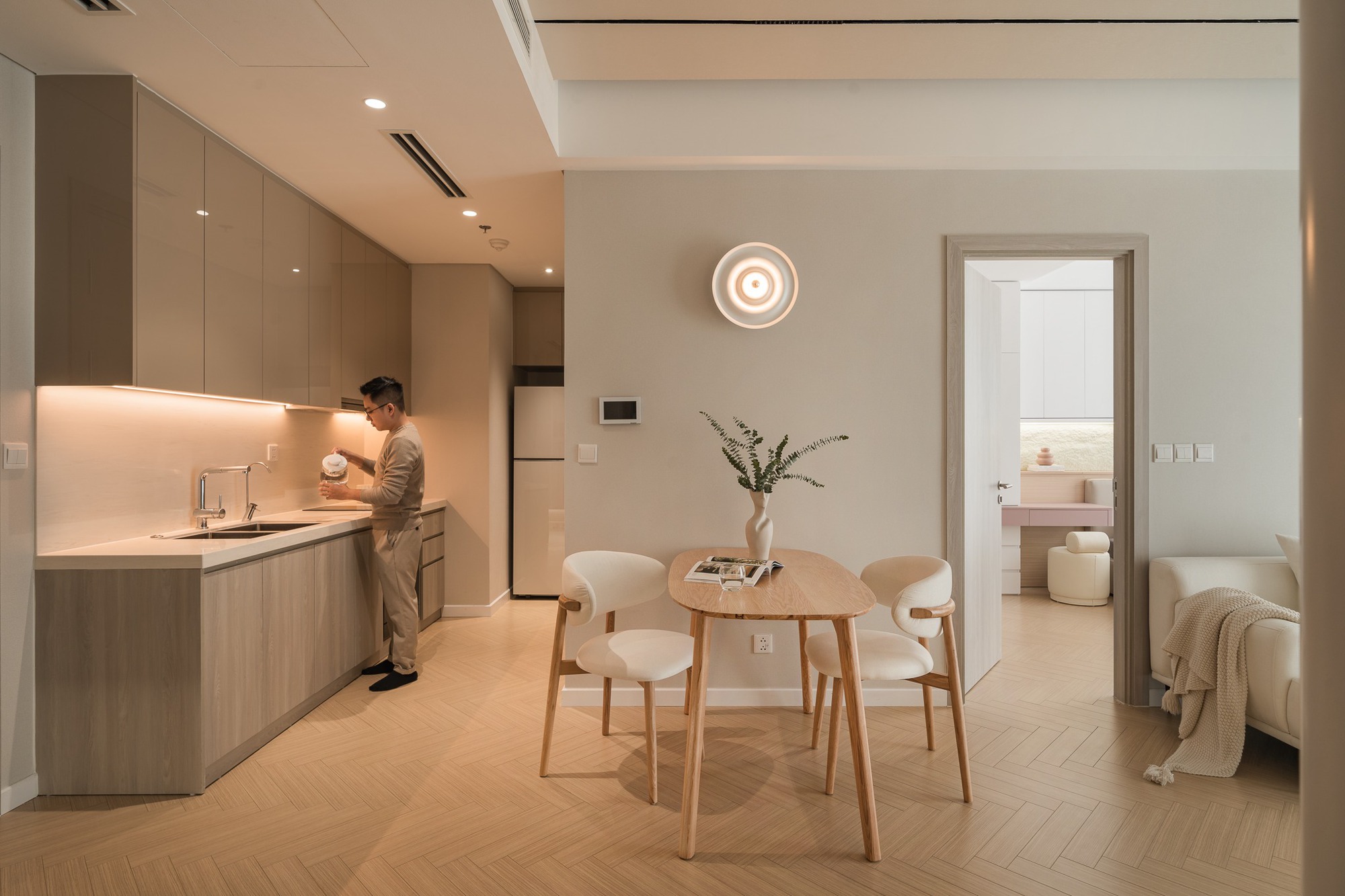 Căn hộ của giám đốc công ty thiết kế: Tối giản, đáp ứng tối đa công năng, chi phí hoàn thiện chỉ 250 triệu đồng- Ảnh 2. Căn hộ của giám đốc công ty thiết kế: Tối giản, đáp ứng tối đa công năng, chi phí hoàn thiện chỉ 250 triệu đồng- Ảnh 2.