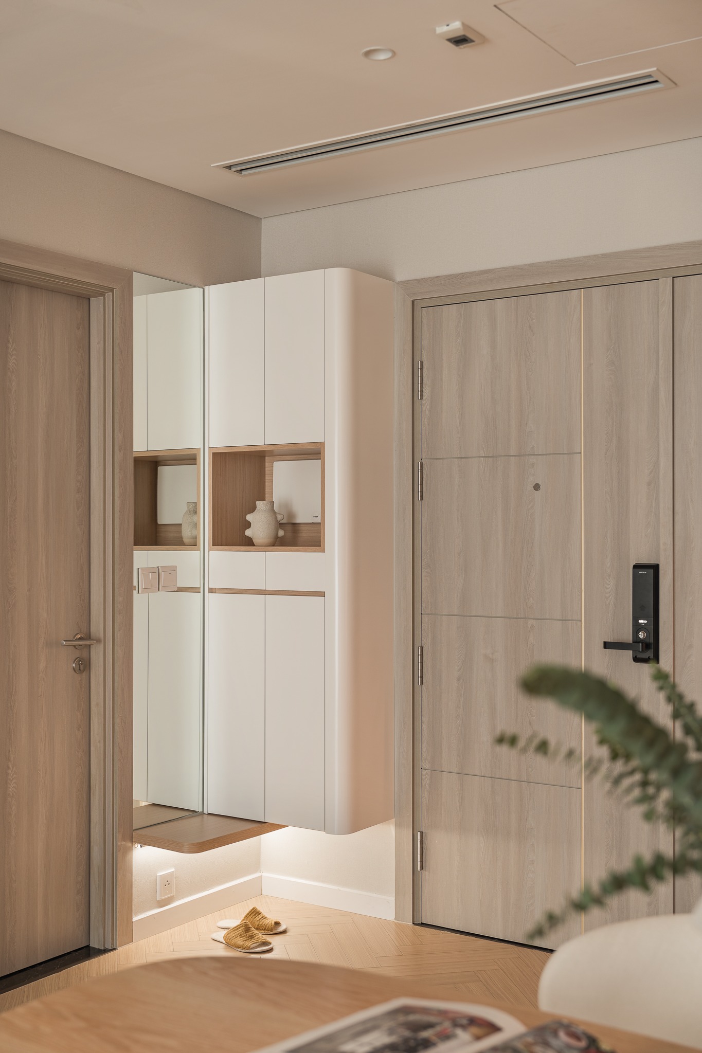 Căn hộ của giám đốc công ty thiết kế: Tối giản, đáp ứng tối đa công năng, chi phí hoàn thiện chỉ 250 triệu đồng- Ảnh 11. Căn hộ của giám đốc công ty thiết kế: Tối giản, đáp ứng tối đa công năng, chi phí hoàn thiện chỉ 250 triệu đồng- Ảnh 11.