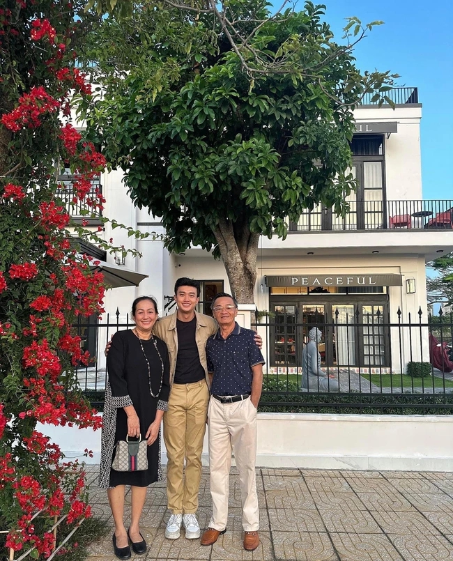 Nam nghệ sĩ sở hữu biệt thự mặt tiền 40 tỷ ở Nhà Bè, nhiều cửa hàng trải khắp cả nước, U40 vẫn lẻ bóng- Ảnh 5.